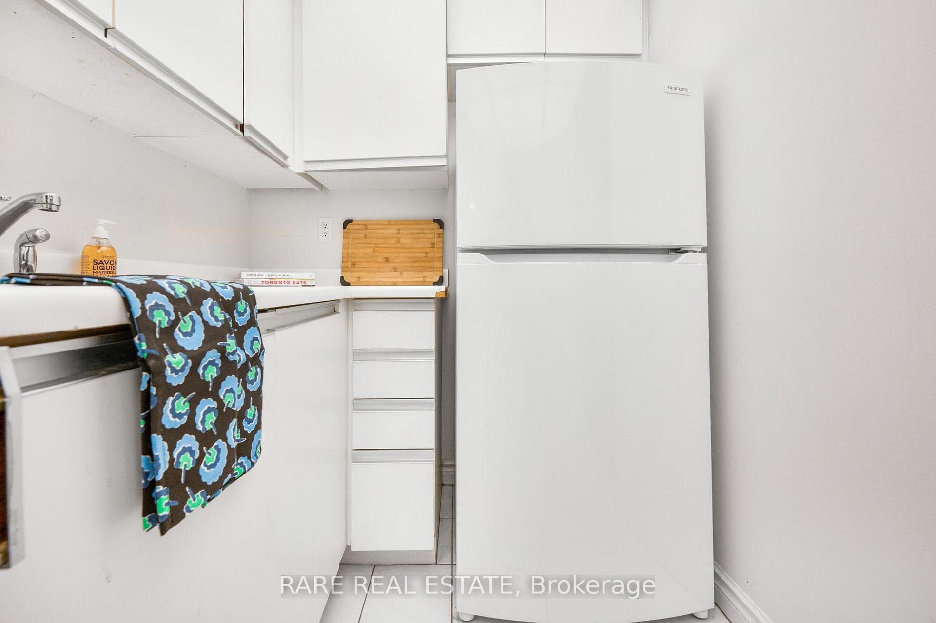 40 Scollard Street Unit 1003 photo 10