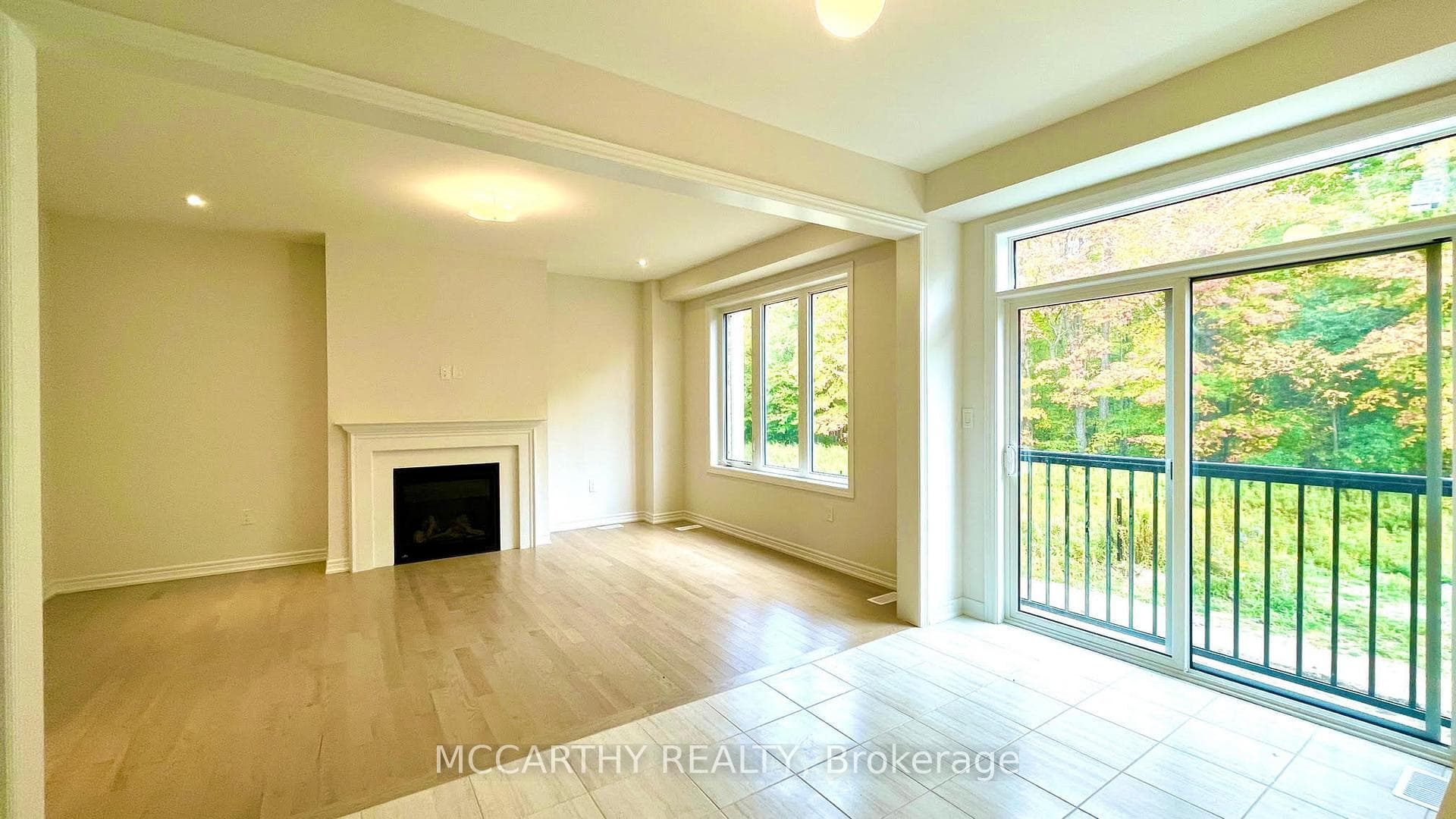 496 BLACK CHERRY Crescent photo 5