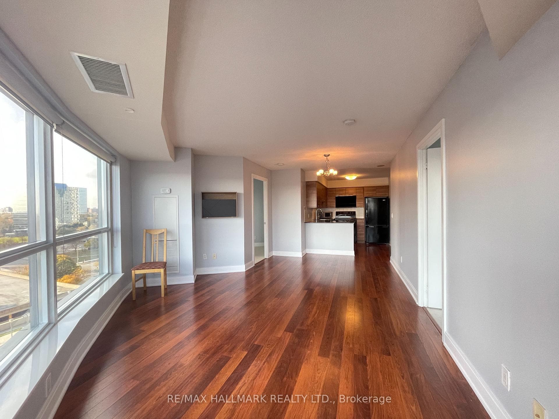 135 Village Green Square Unit 1018 photo 7