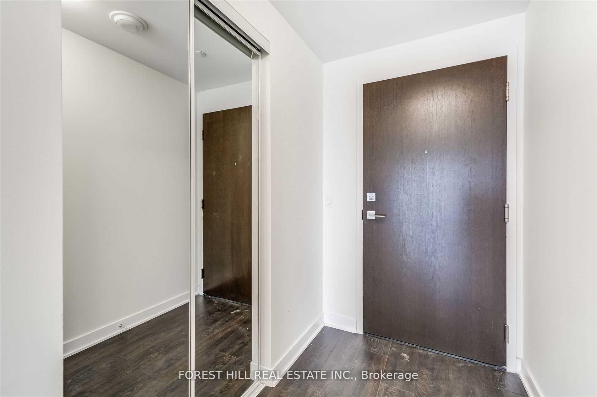 2221 Yonge Street Unit 5501 photo 3