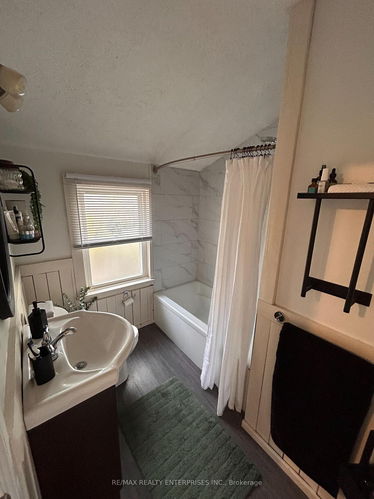 557 Stirling Avenue Unit Upper photo 13