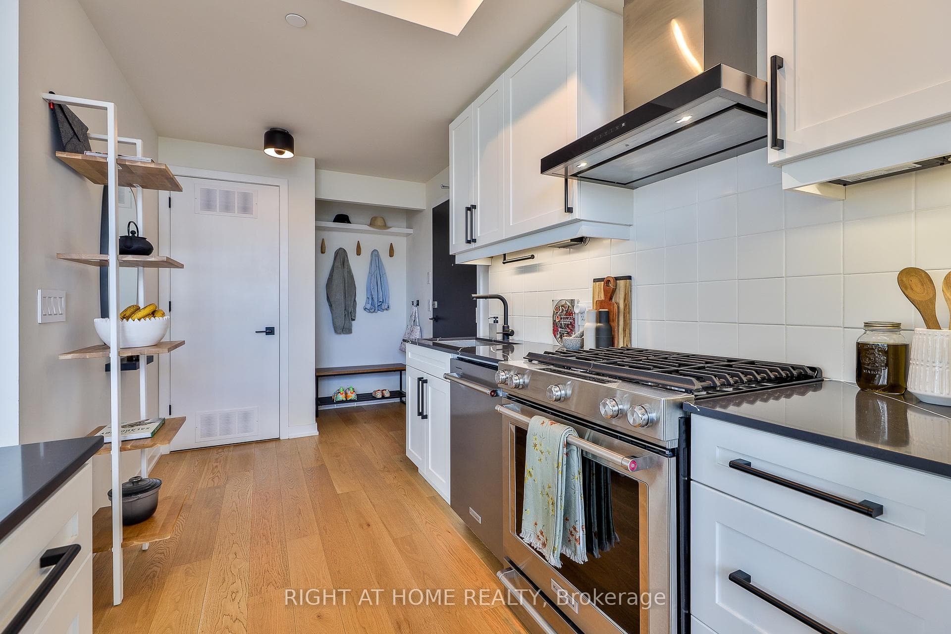 430 Roncesvalles Avenue Unit 801 photo 9