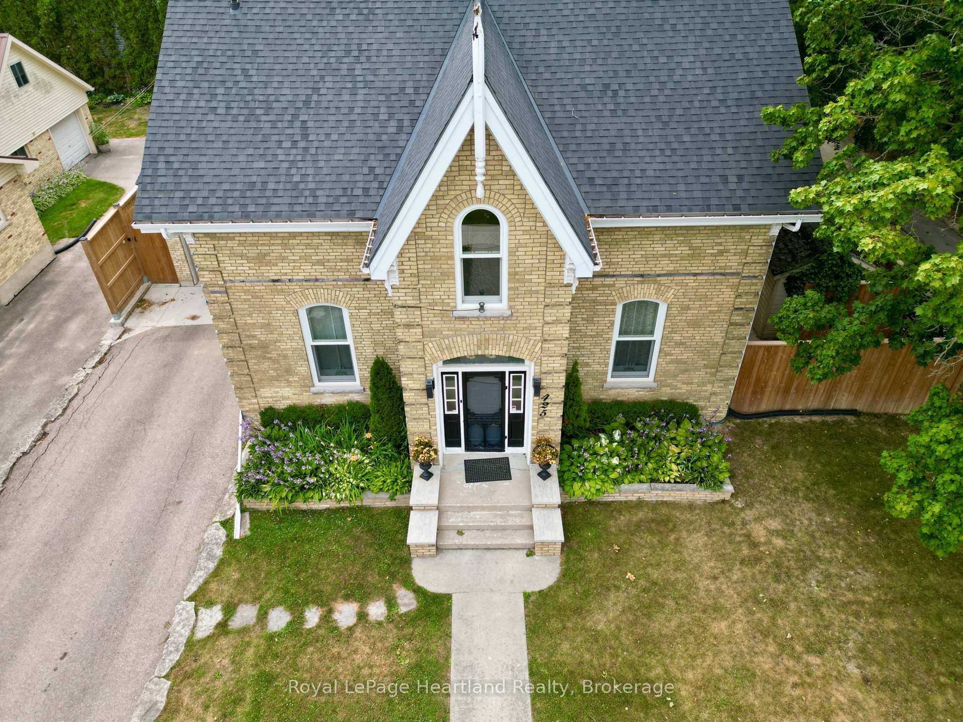 425 William Street photo 2