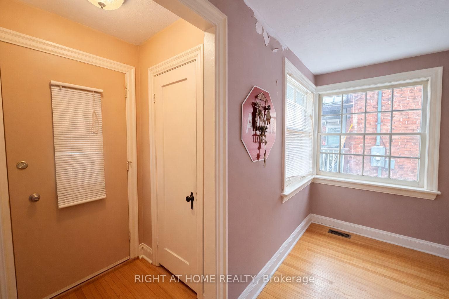 140 Stanley Avenue photo 4