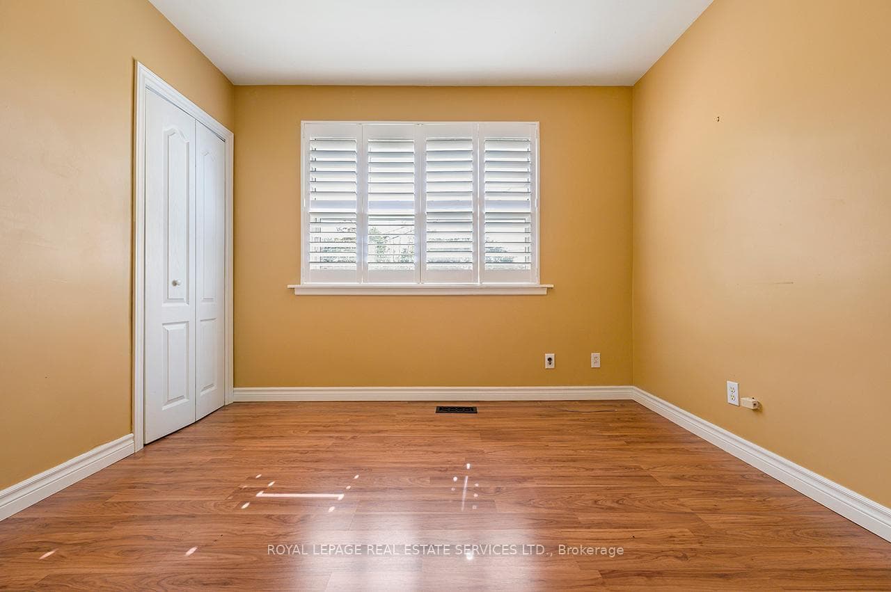 340 Leonard Street photo 27