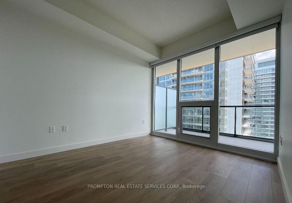 85 McMahon Drive Unit #3501 photo 6