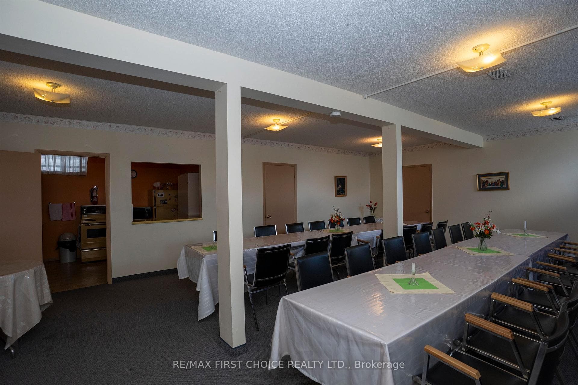 647 John Street photo 22