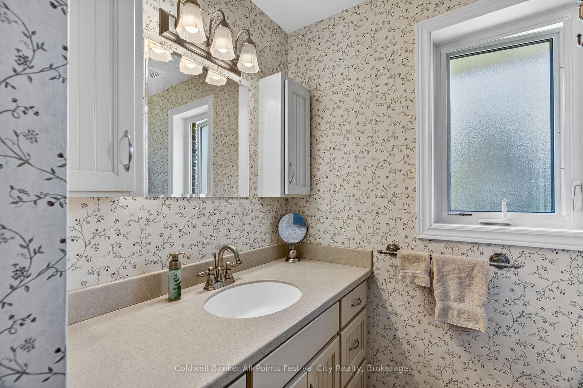 30 Mohawk Crescent photo 16