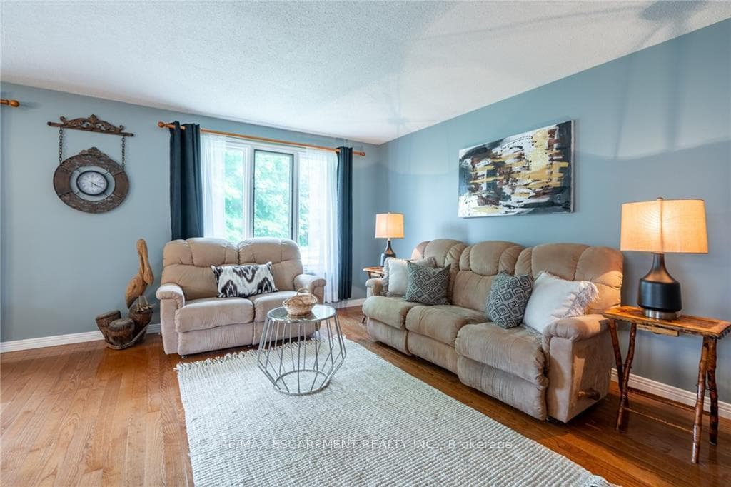 8 Highland Boulevard photo 6