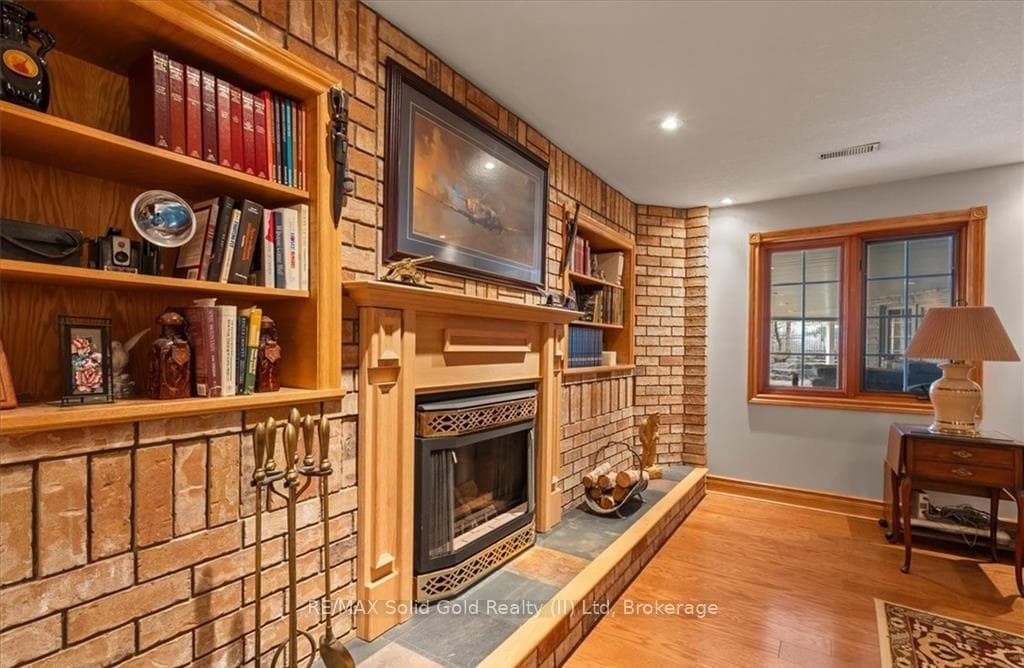 2 Hickory Hollow photo 33