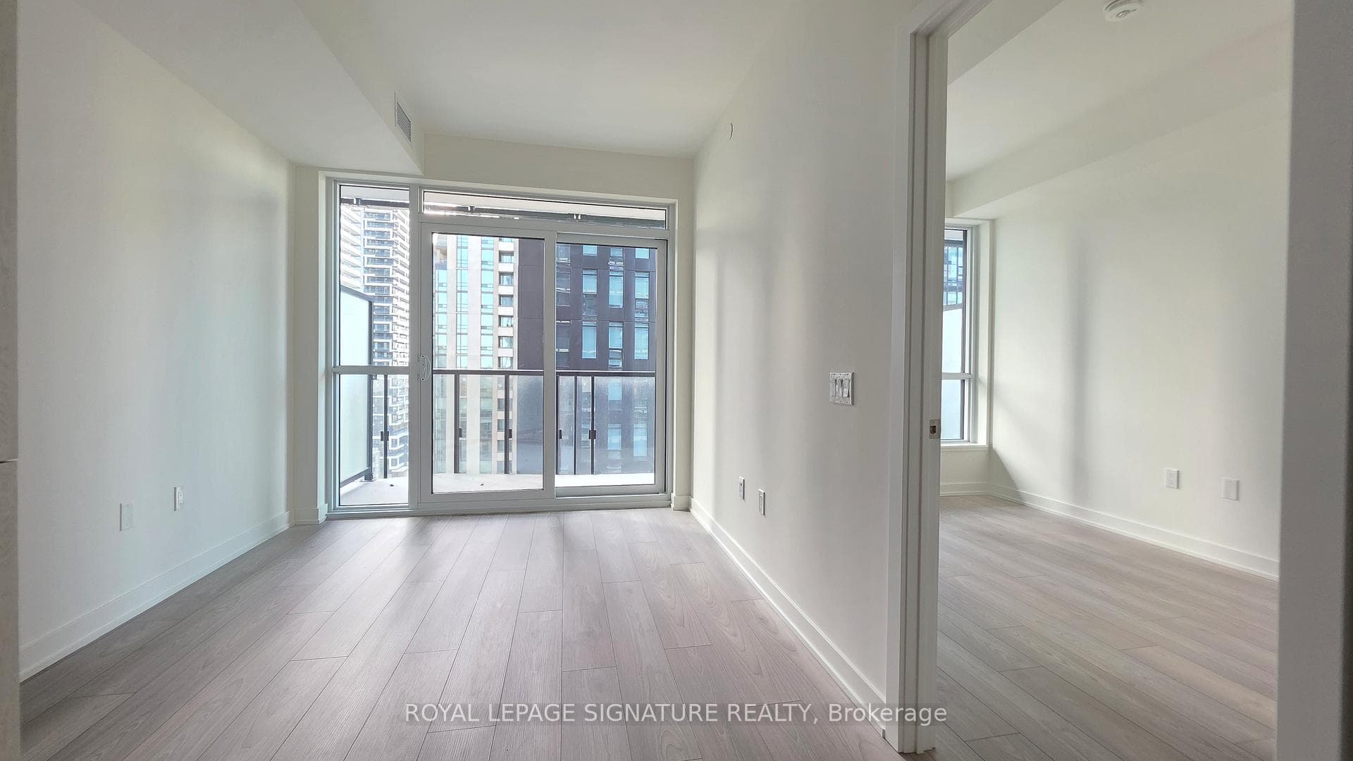 110 Broadway Avenue Unit 1404 photo 2