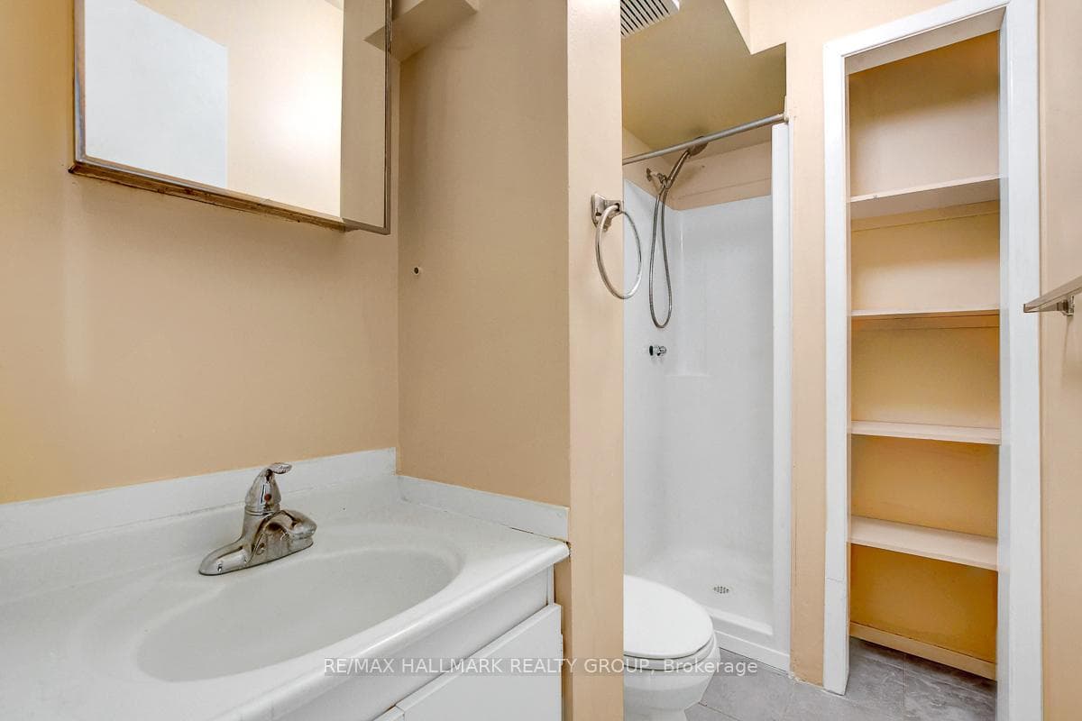 518 Clarence Street photo 19