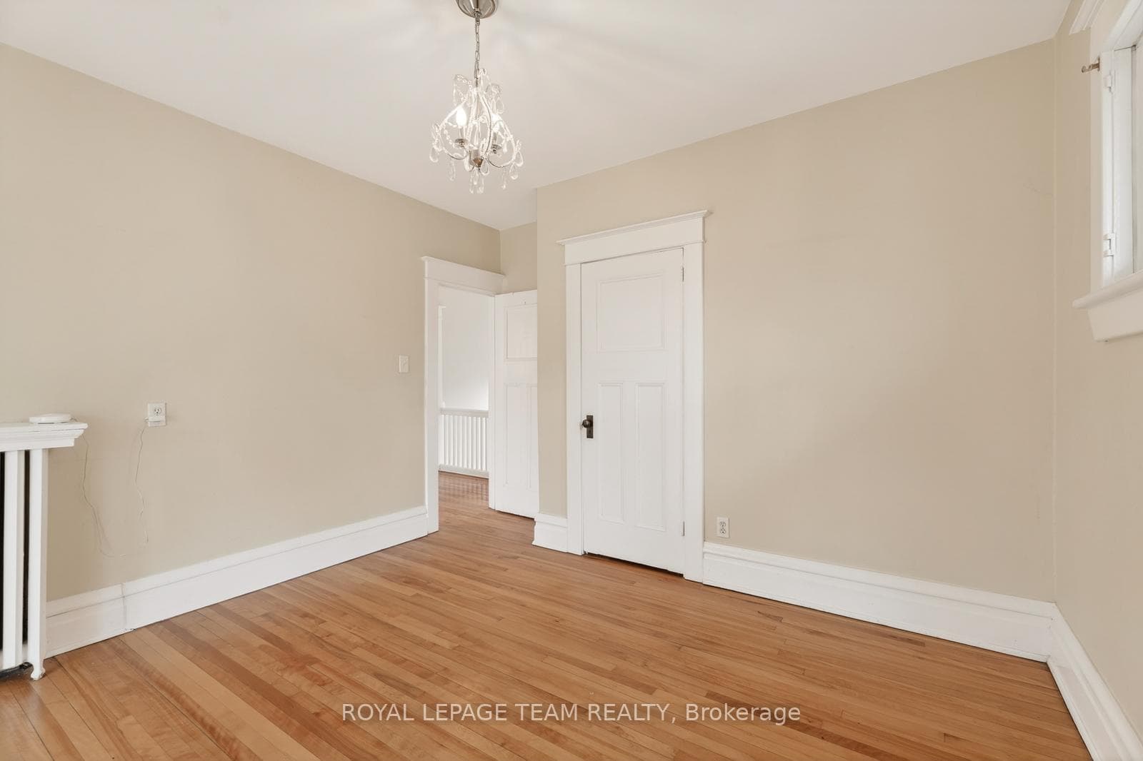 318 CLEMOW Avenue photo 14