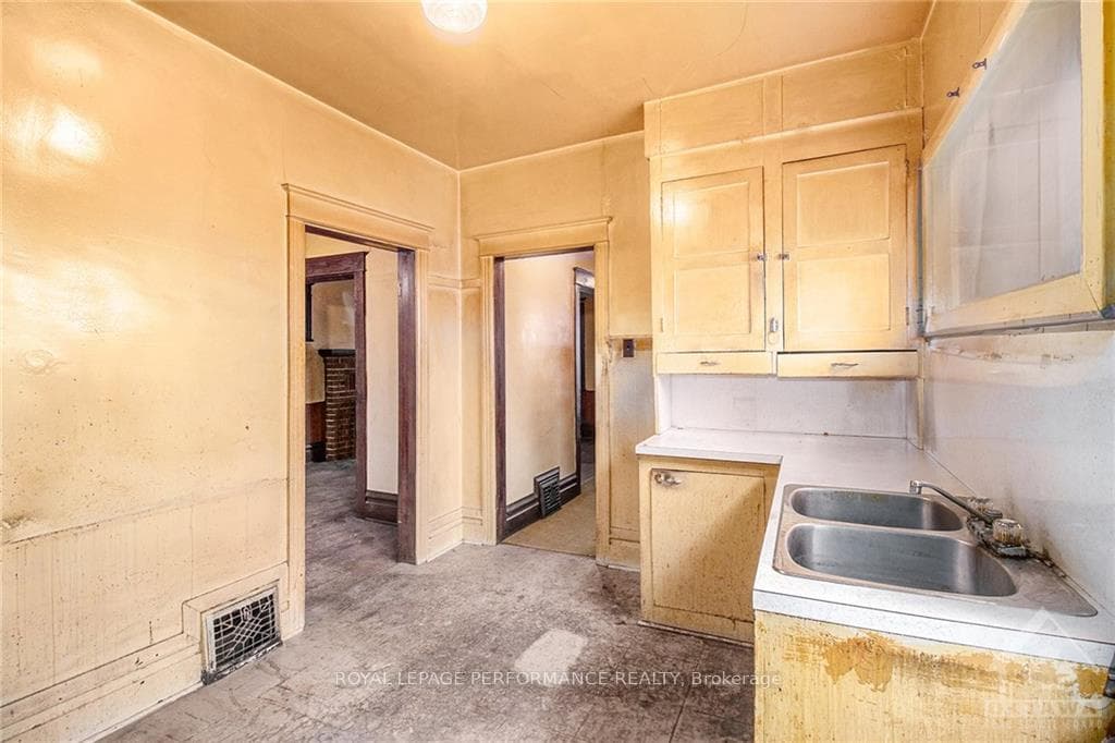 37 TYNDALL Street photo 9