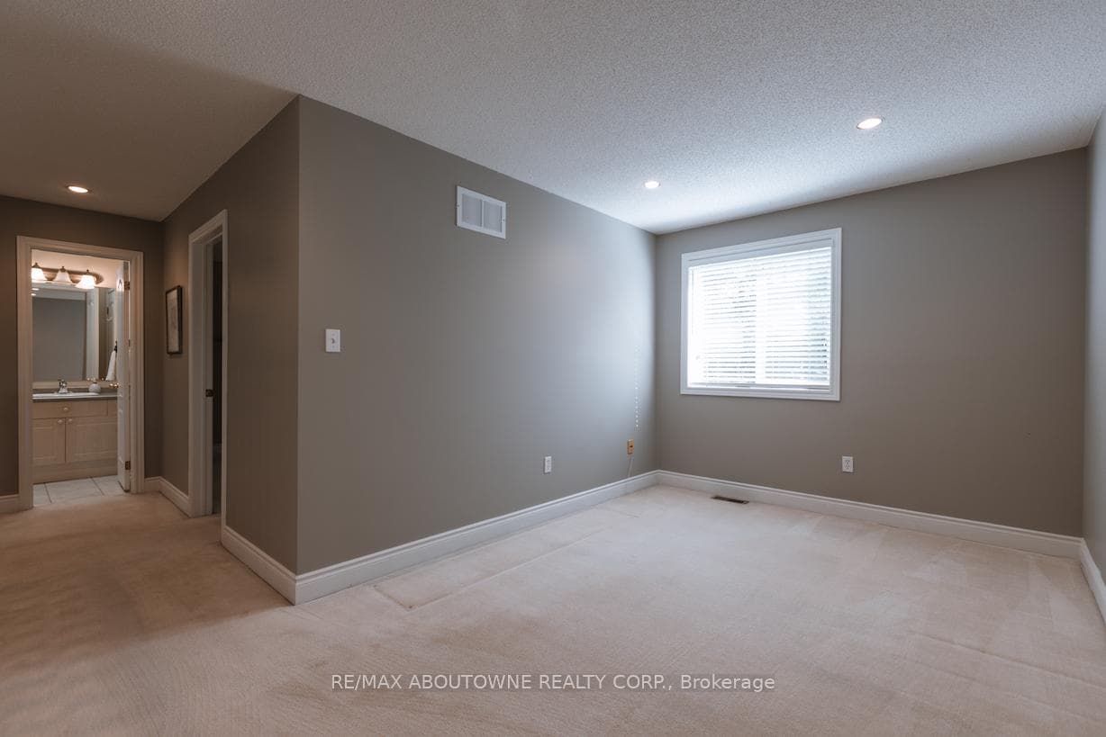 5427 Lakeshore Road Unit 11 photo 22