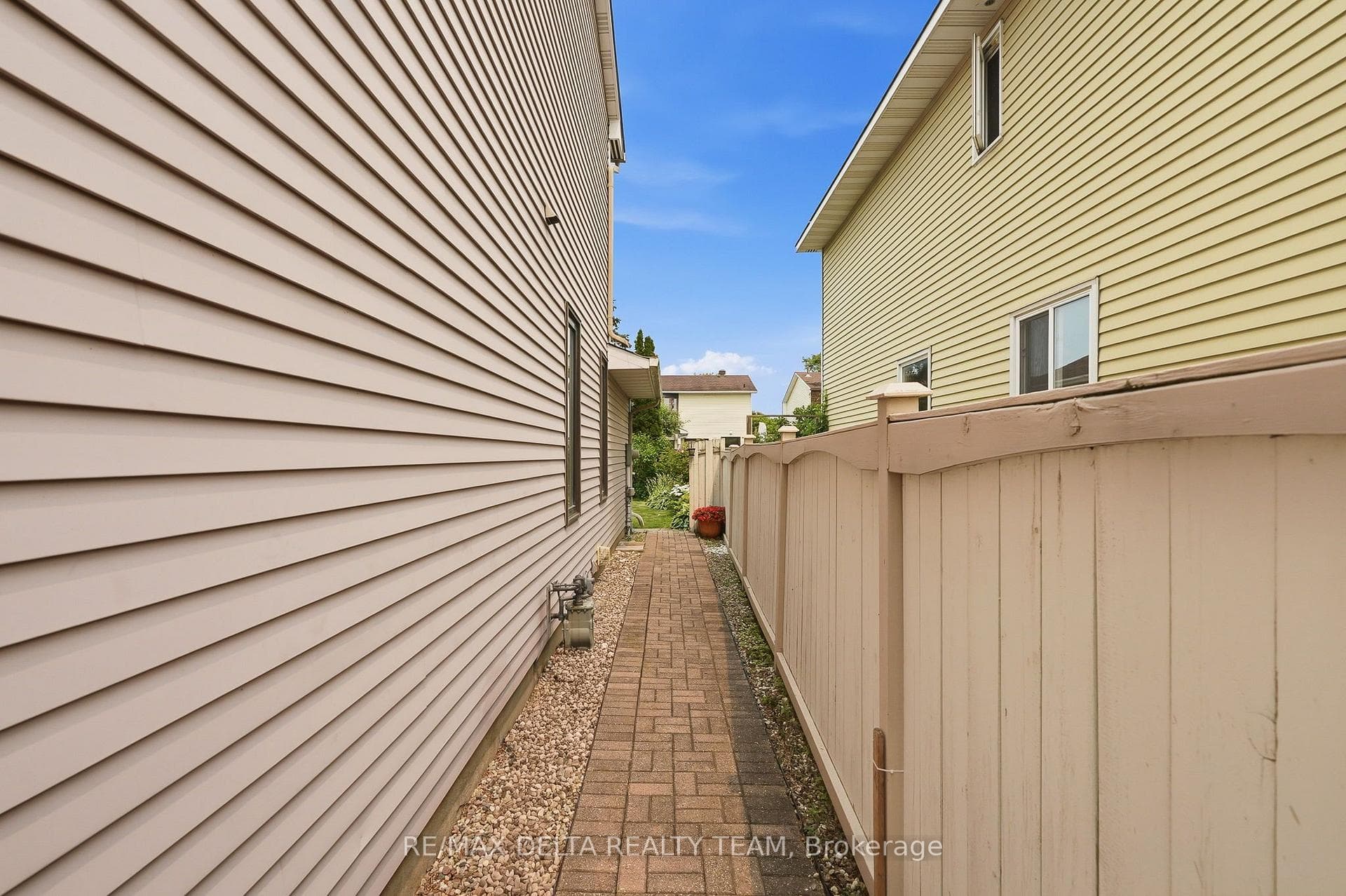 1091 St Lucia Place photo 33