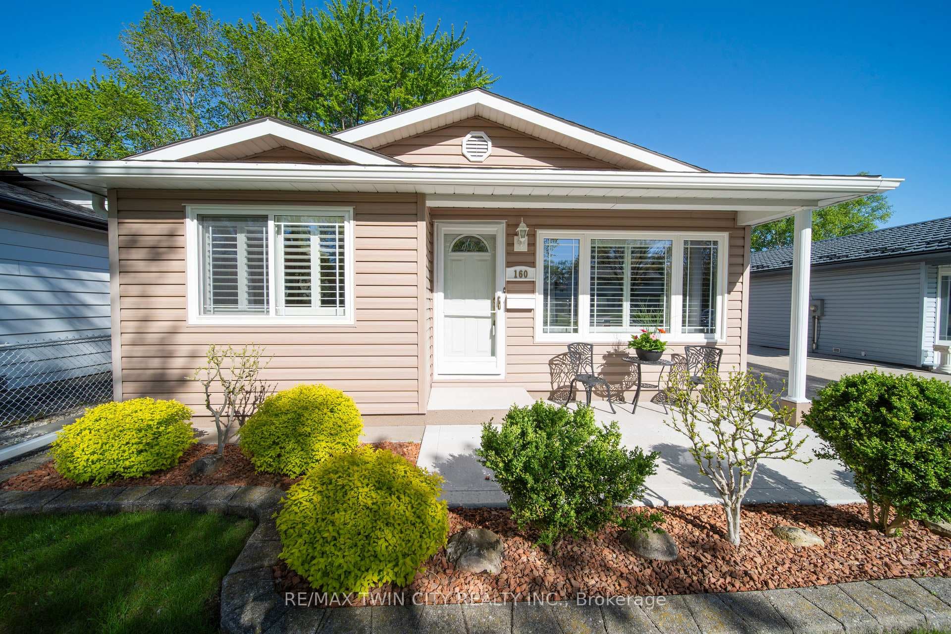 160 Traynor Avenue photo 4
