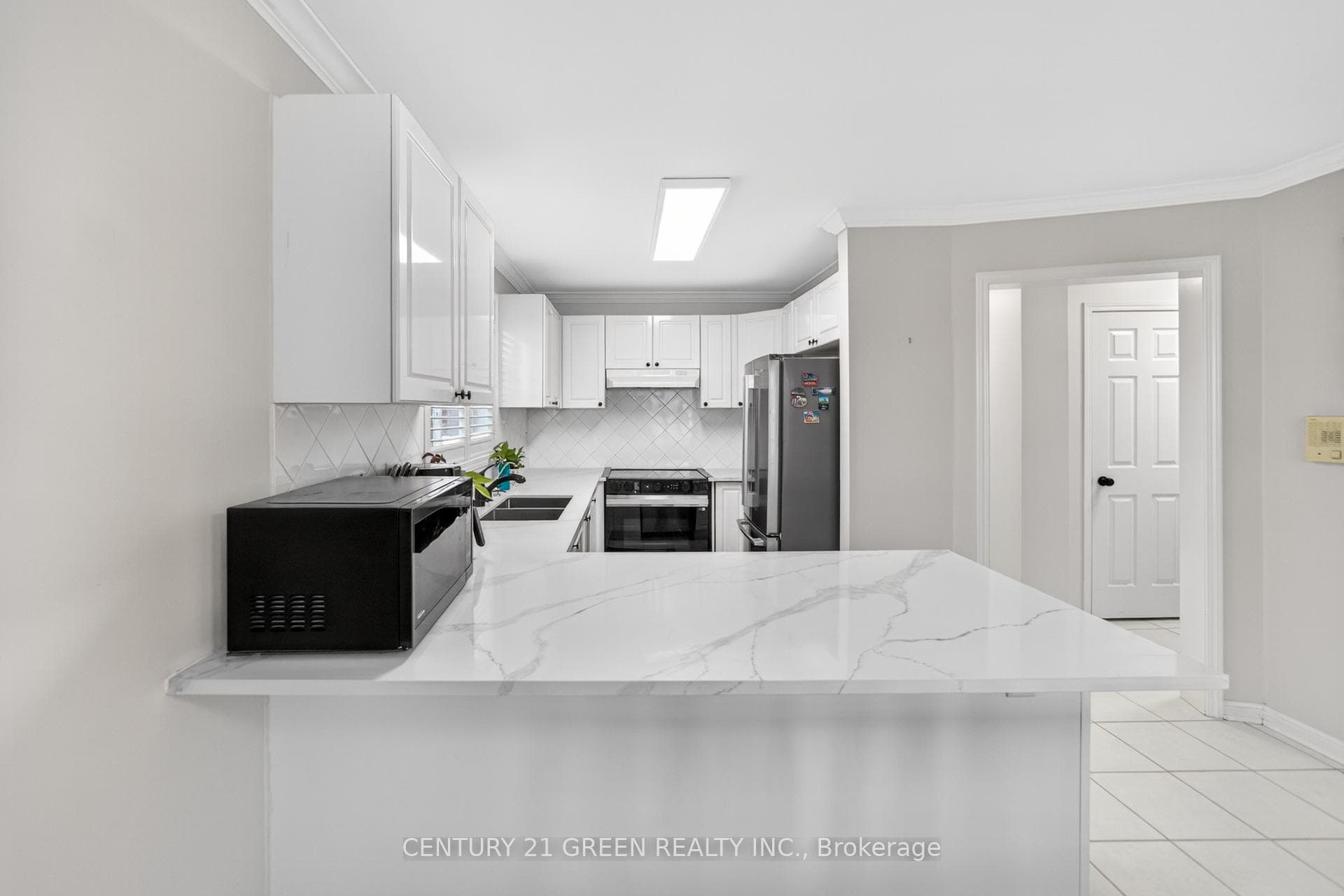 1666 Allan Crescent photo 18