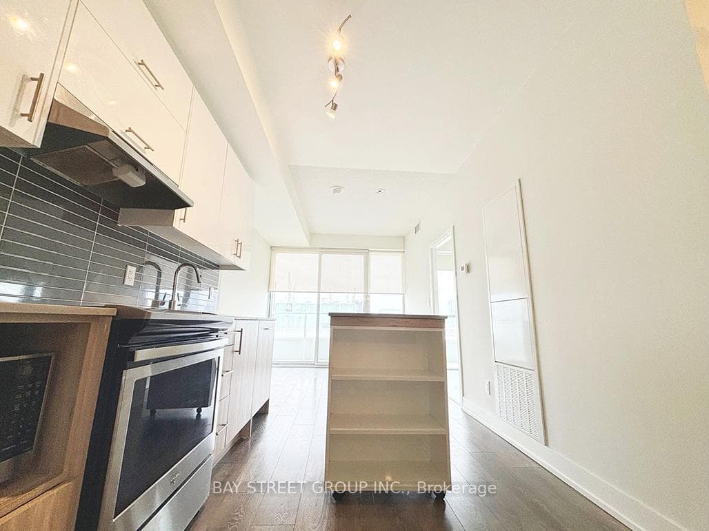 180 Fairview Mall Dr N/A Unit 1001 photo 5