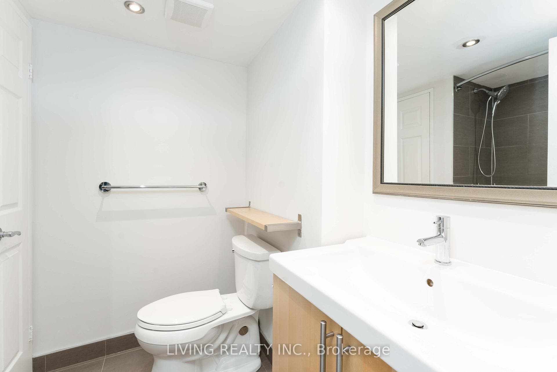 45 Carlton Street Unit #1515 photo 19