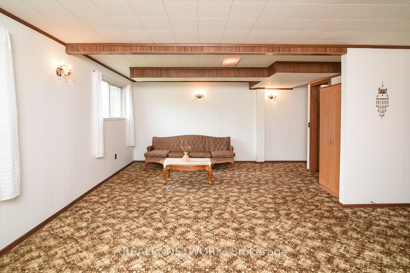 87 Roehampton Avenue photo 24