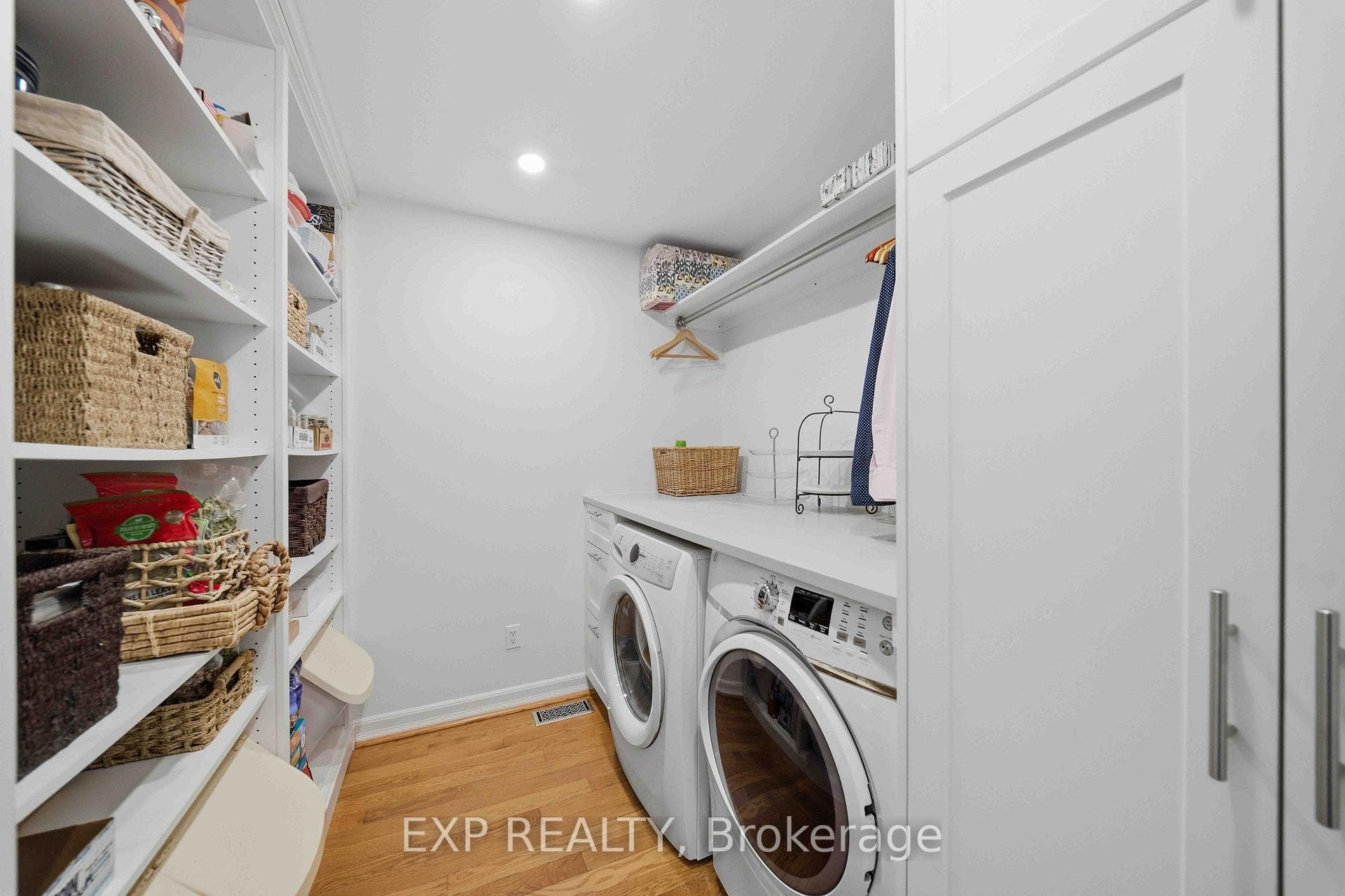 1264 Barnwell Crescent photo 32
