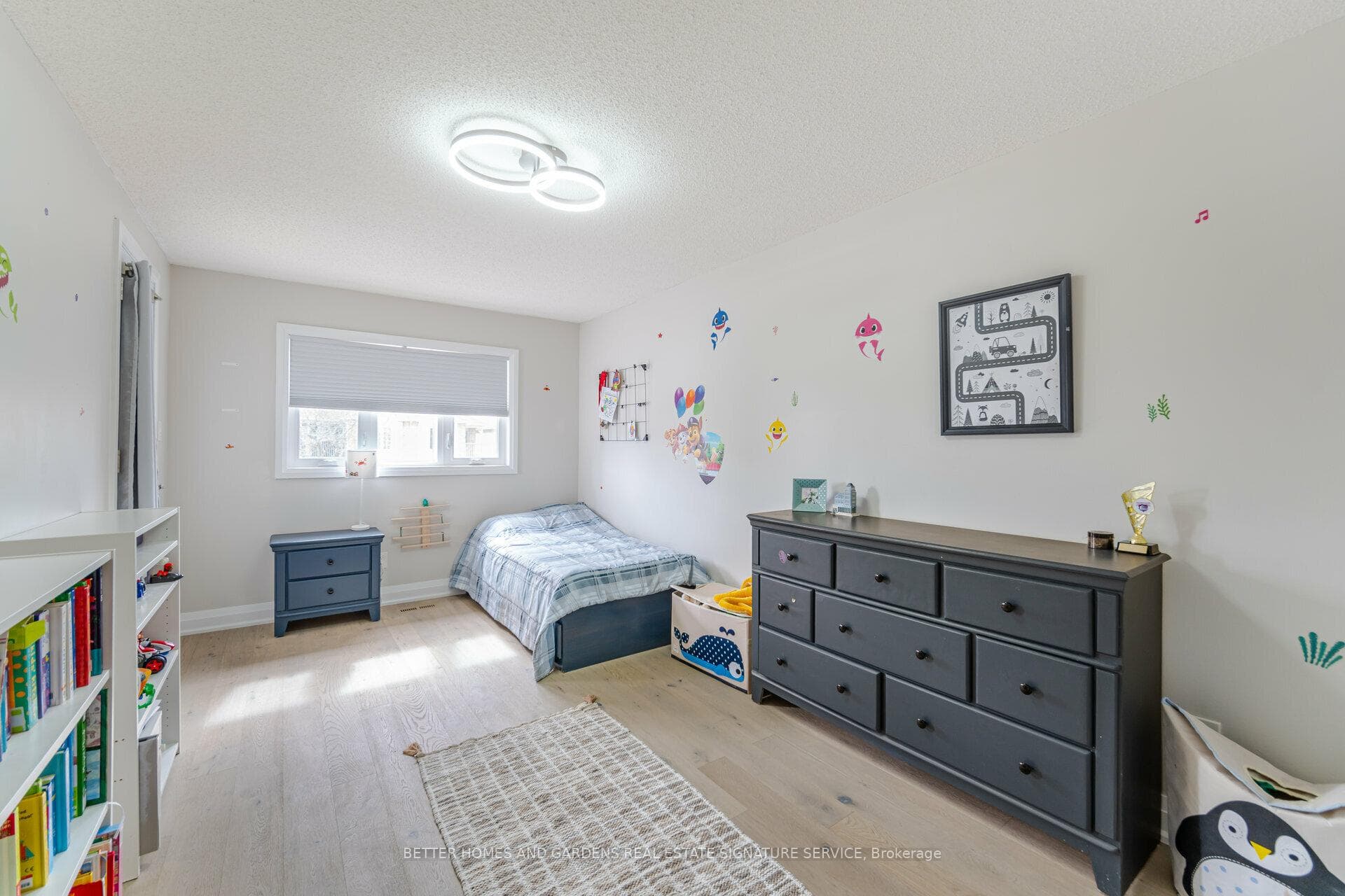 5119 Lampman Avenue photo 24
