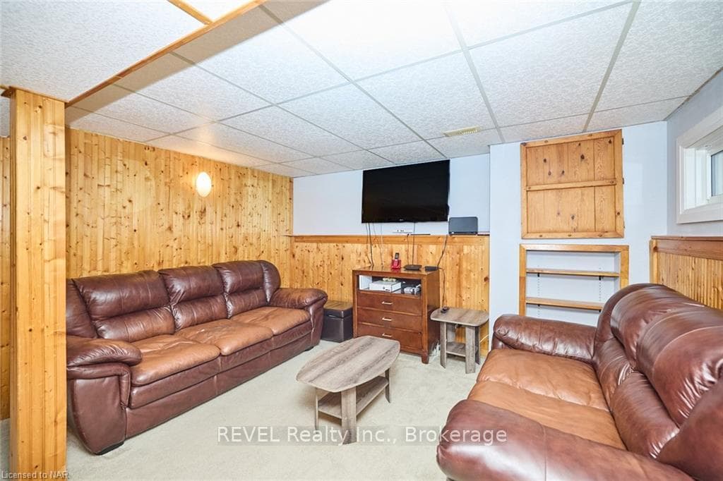 60 NEWLEAF Crescent photo 14