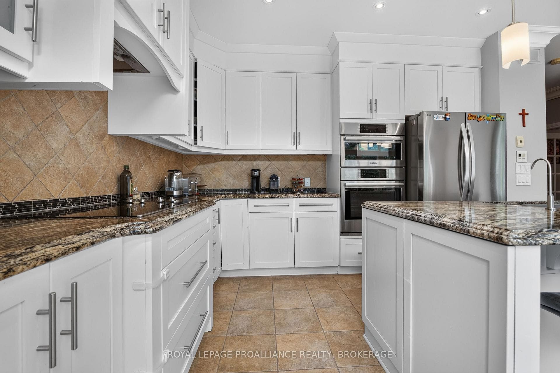 589 FIELDSTONE Drive photo 9