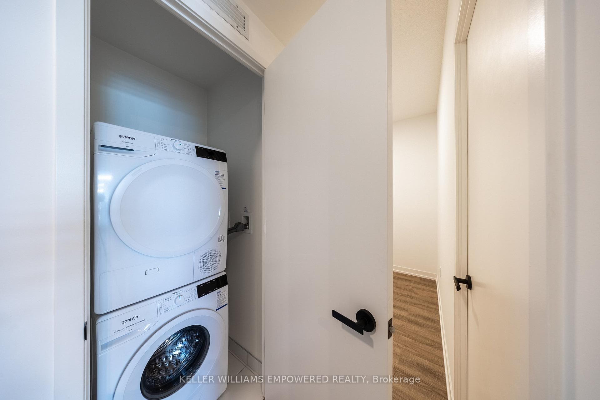 8 Interchange Way Unit 5701 photo 18