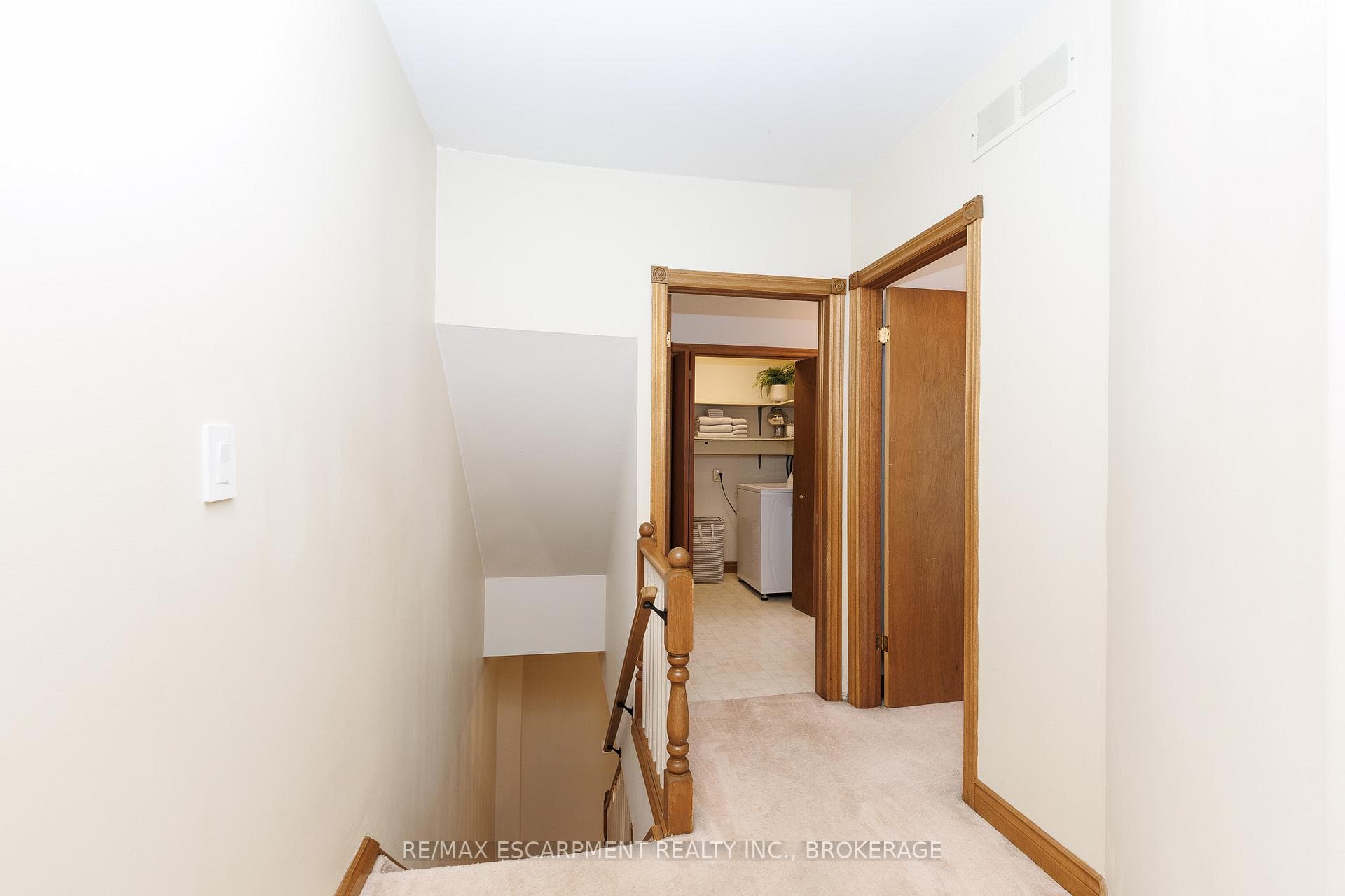 312 Clarence Street photo 16