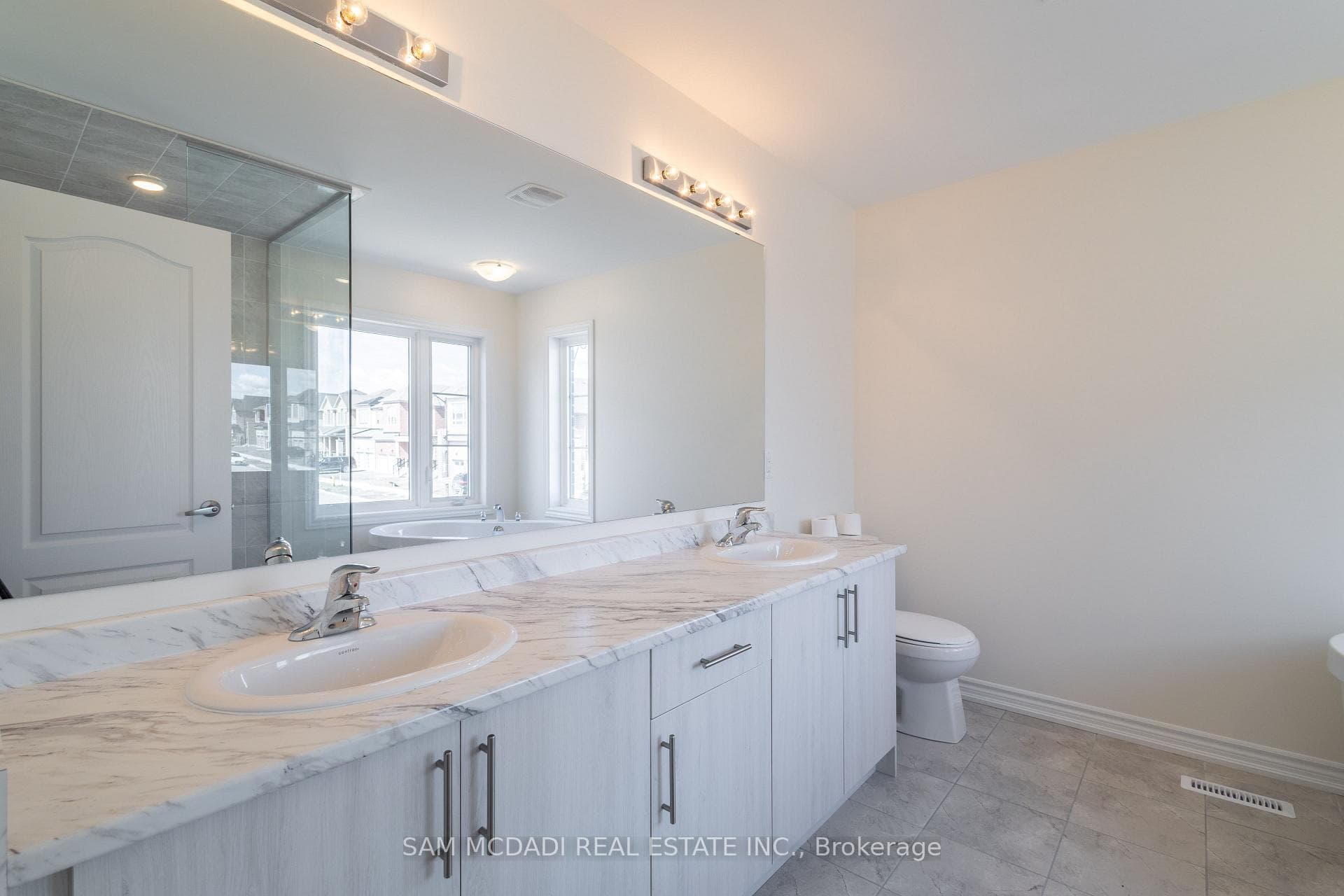 2151 Hallandale Street photo 22