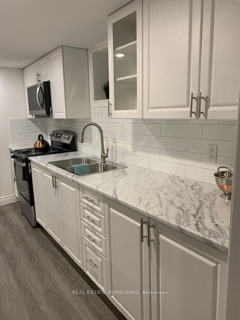 Expansive kitchen