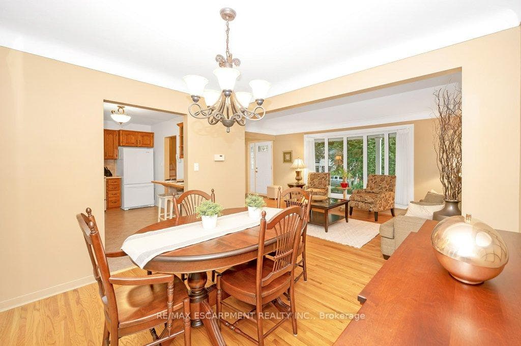 138 Fallingbrook Drive photo 10