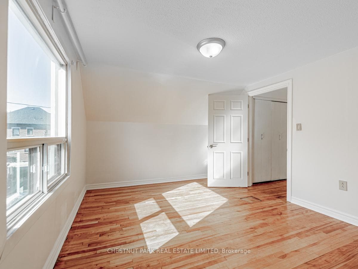 4 Kemp Square photo 15