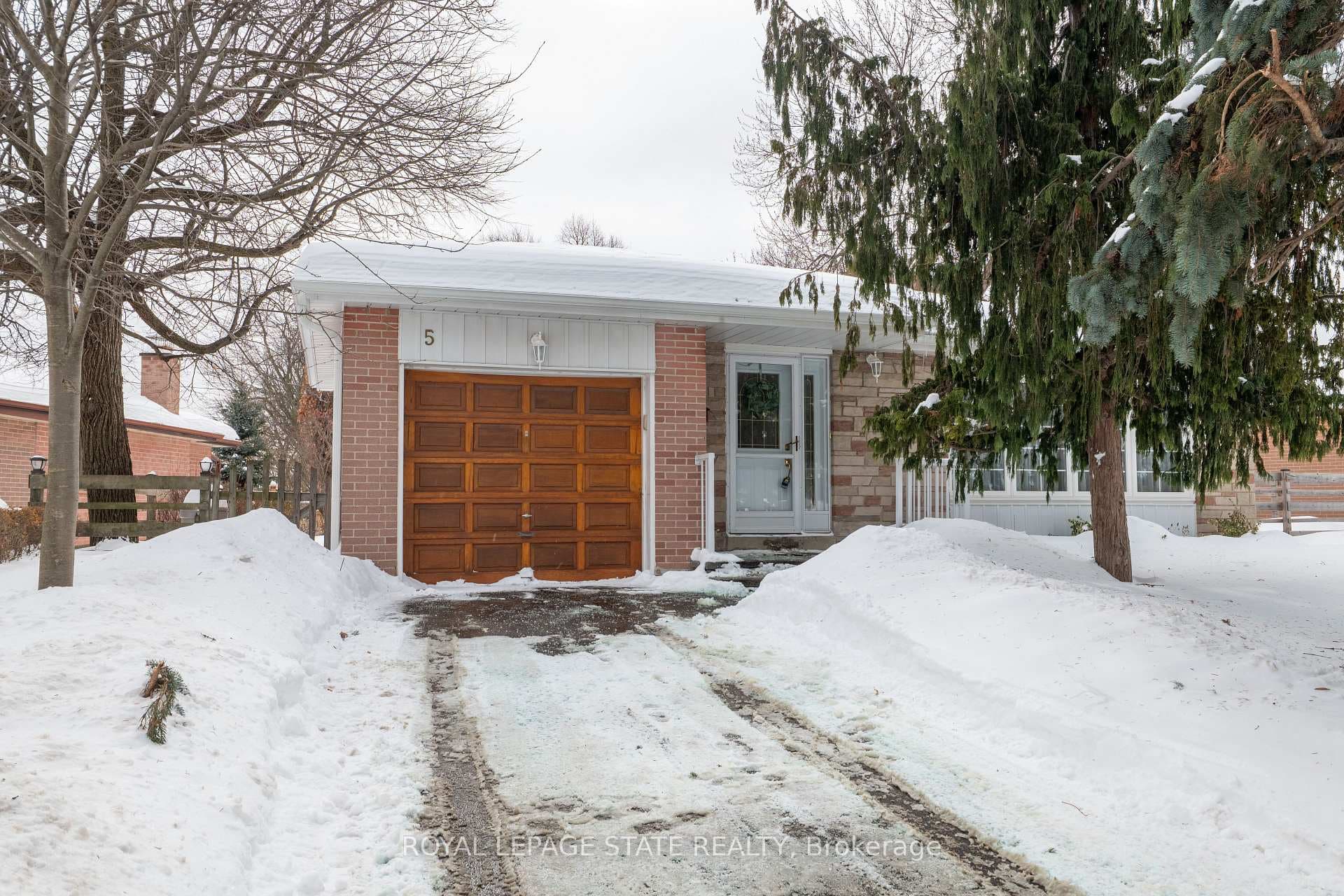 5 Bromley Crescent photo 2
