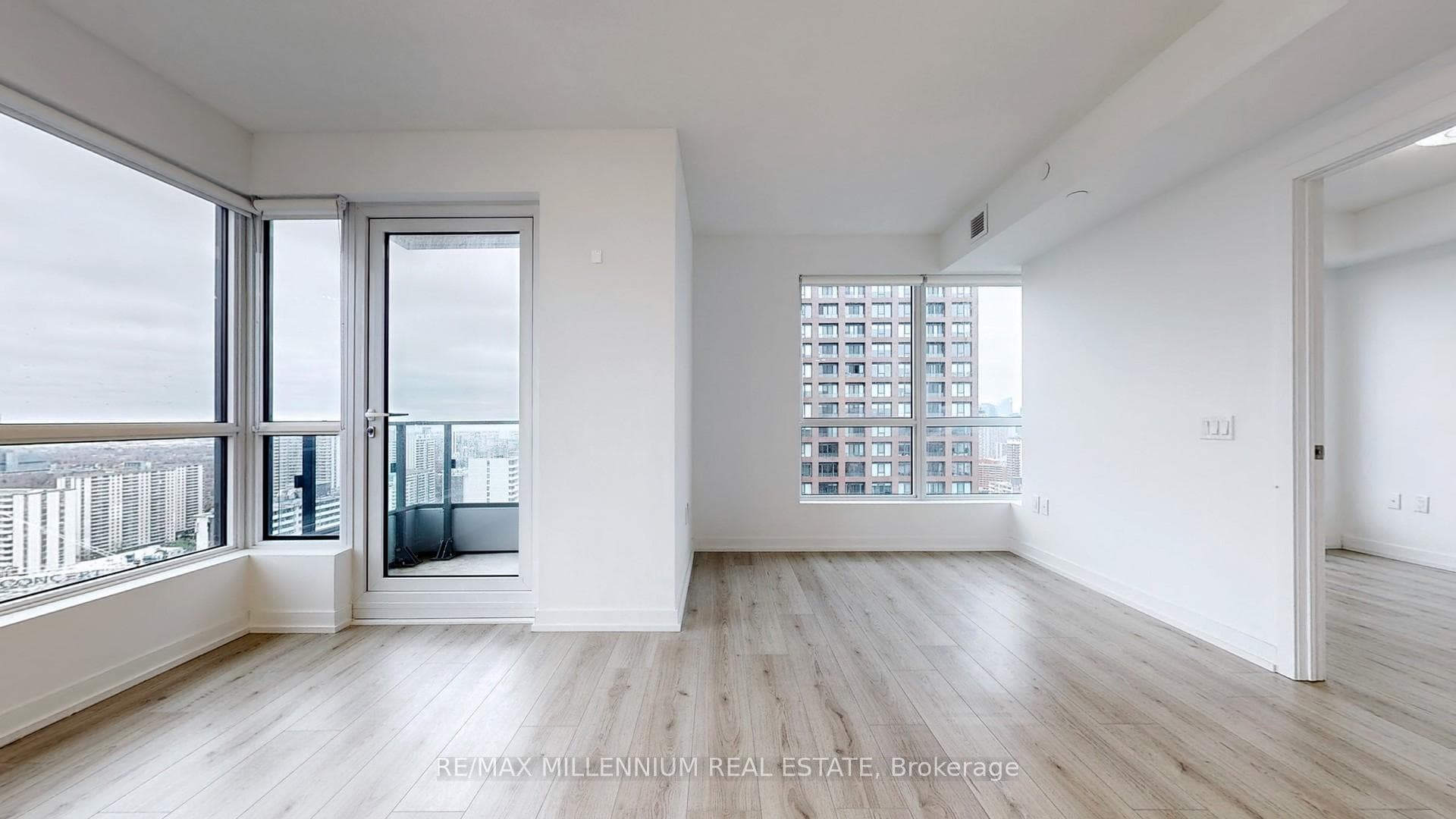 395 BLOOR Street Unit 3010 photo 6