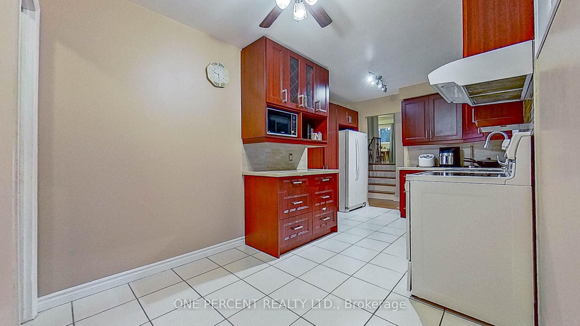 27 Hayward Crescent photo 4