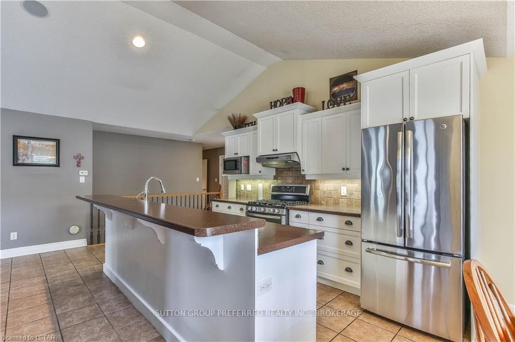 886 CRANBROOK Road Unit 2 photo 10