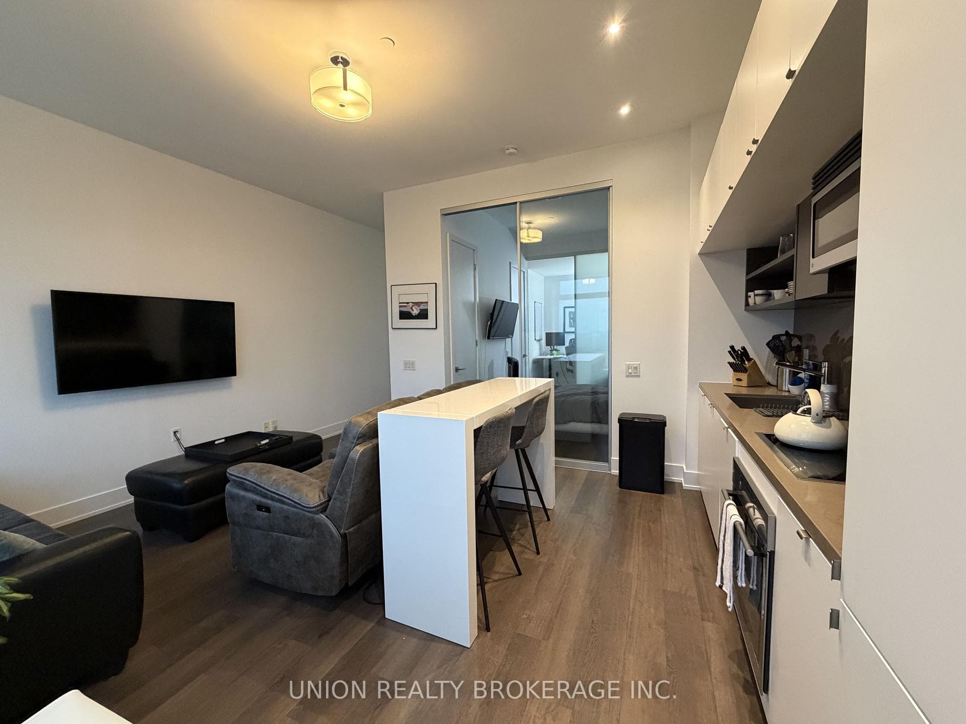 111 St. Clair Avenue Unit 1527 photo 8