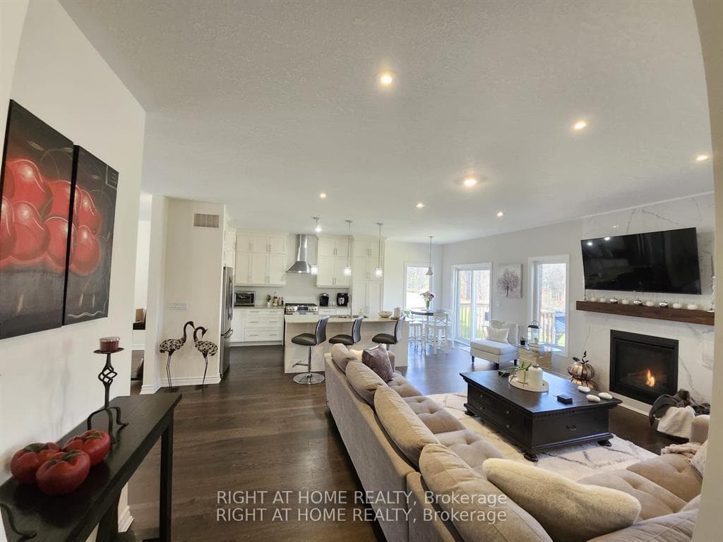 84 Diamond Valley Drive photo 23
