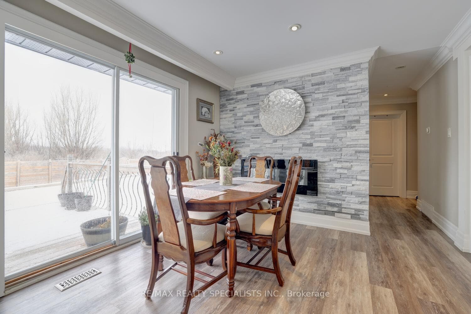 Dining rm with walk out 2 deck, electric fireplace