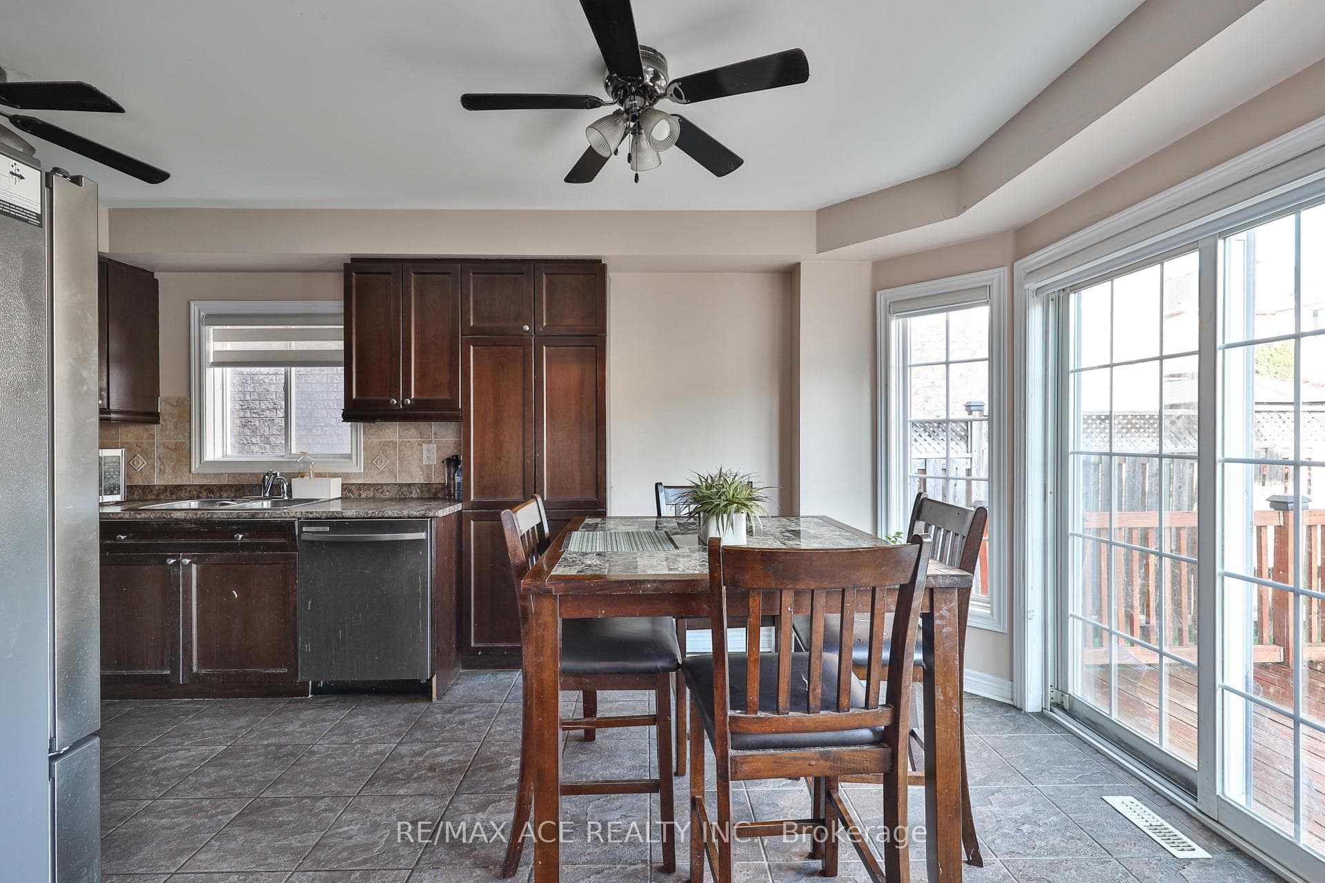 72 Taverner Crescent photo 11