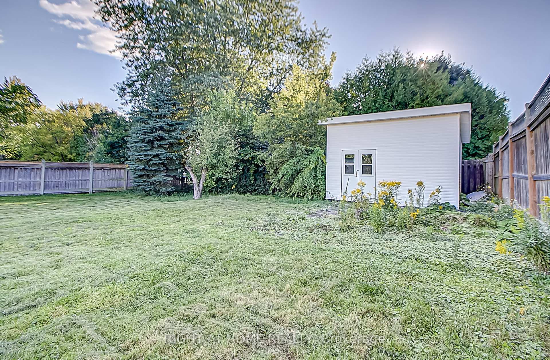 72 Thickson Road photo 31