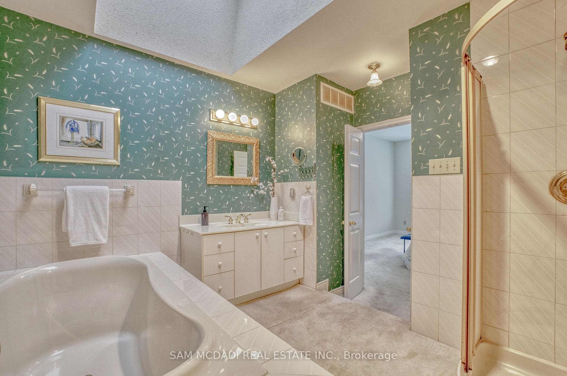 521 Vanessa Crescent photo 17