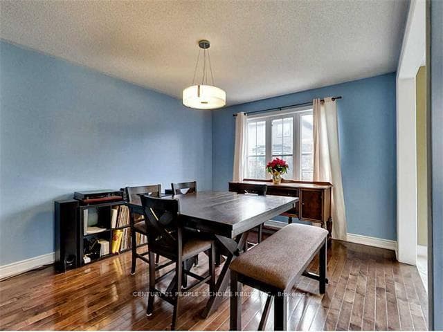45 MONTREAL Circle photo 5