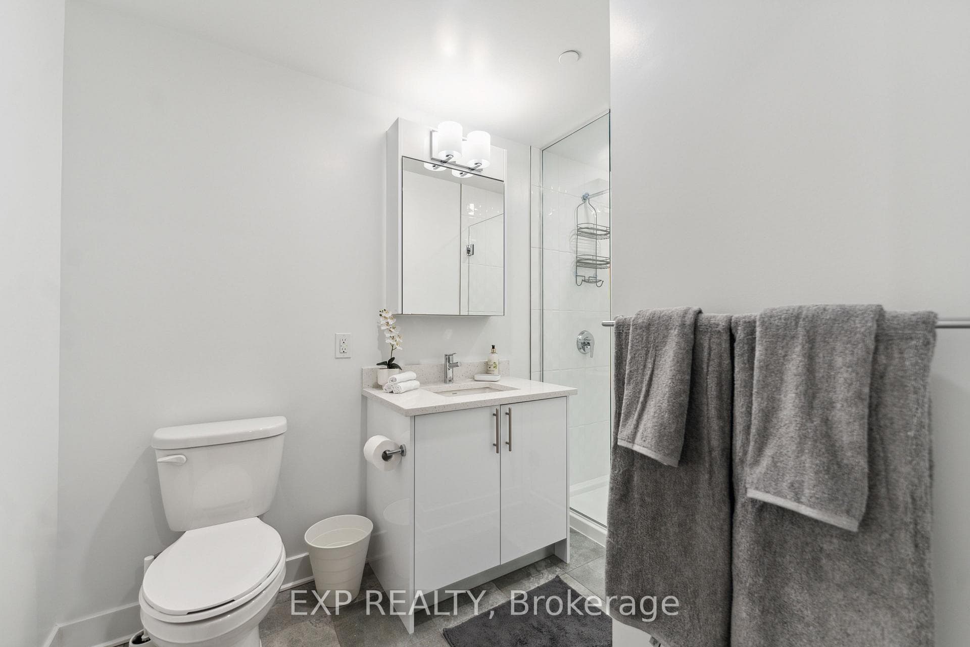 Washroom with quartz counters