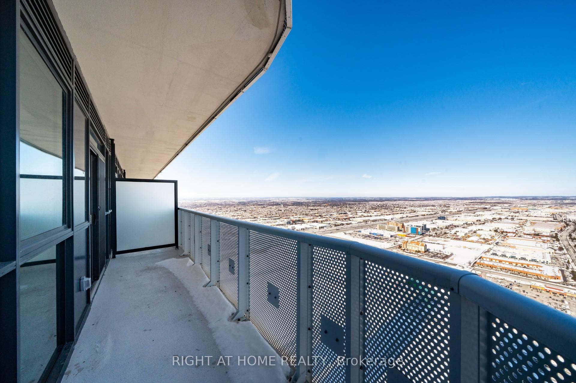8 Interchange Way Unit 5605 photo 8