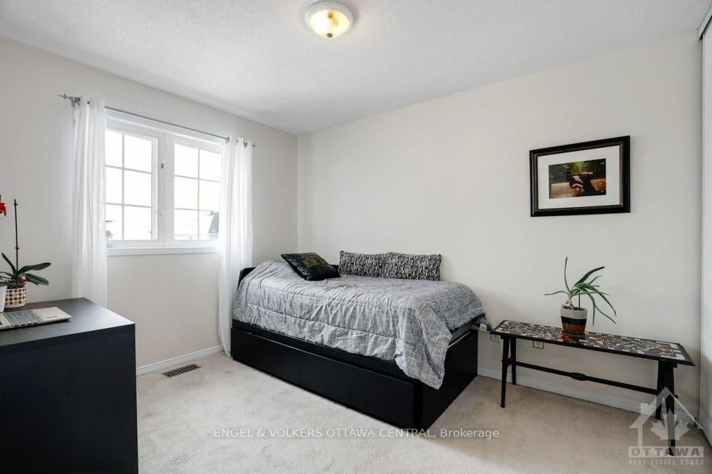26 MELVILLE Road photo 14