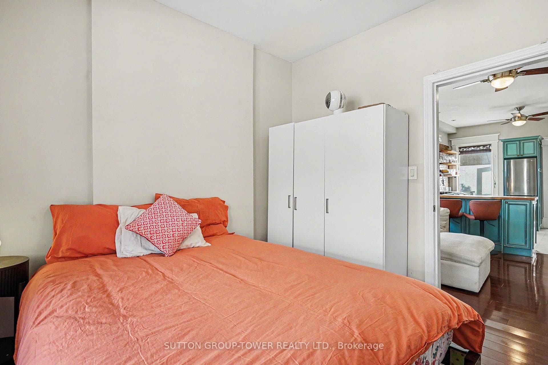 560 Indian Grove photo 16